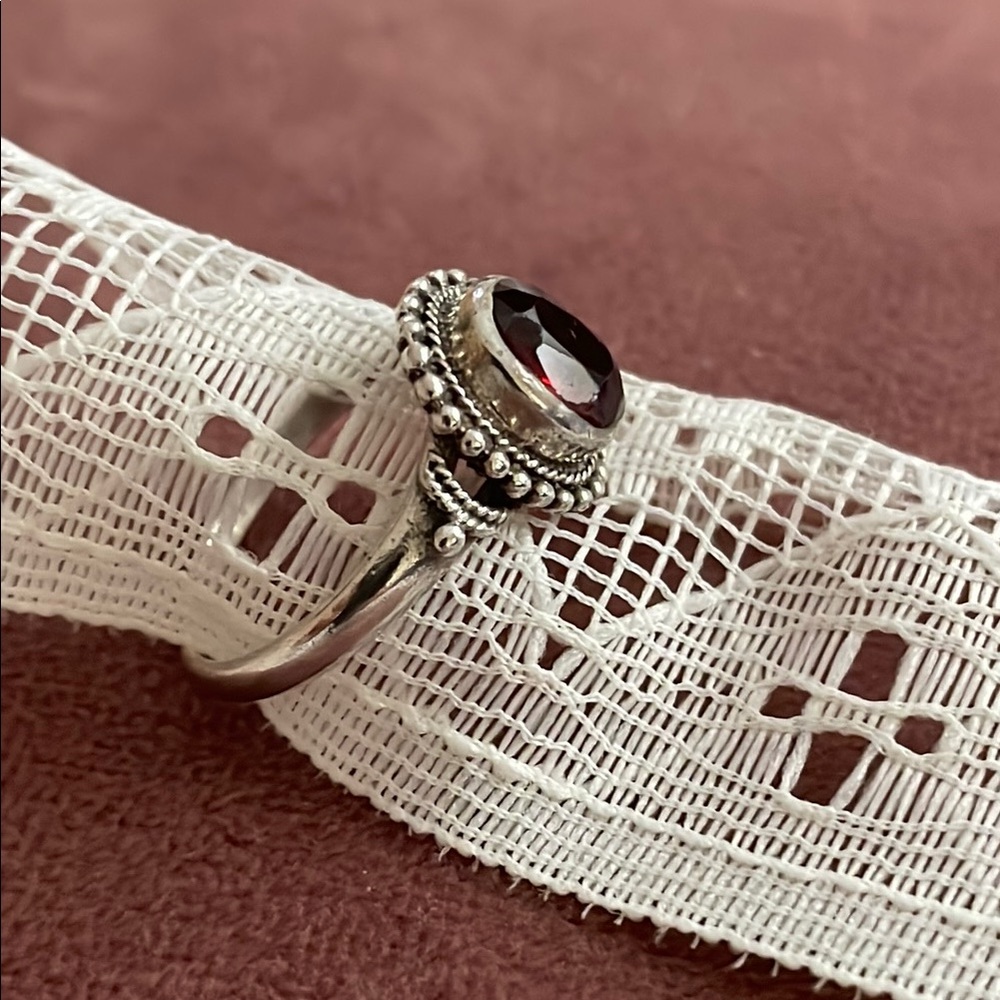 Elegant Sterling Silver and Garnet Gemstone Ring size 8 - Picture 2 of 4